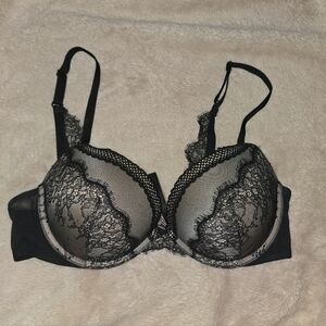 Victoria Secret. Very Sexy Push Up. Size 36C